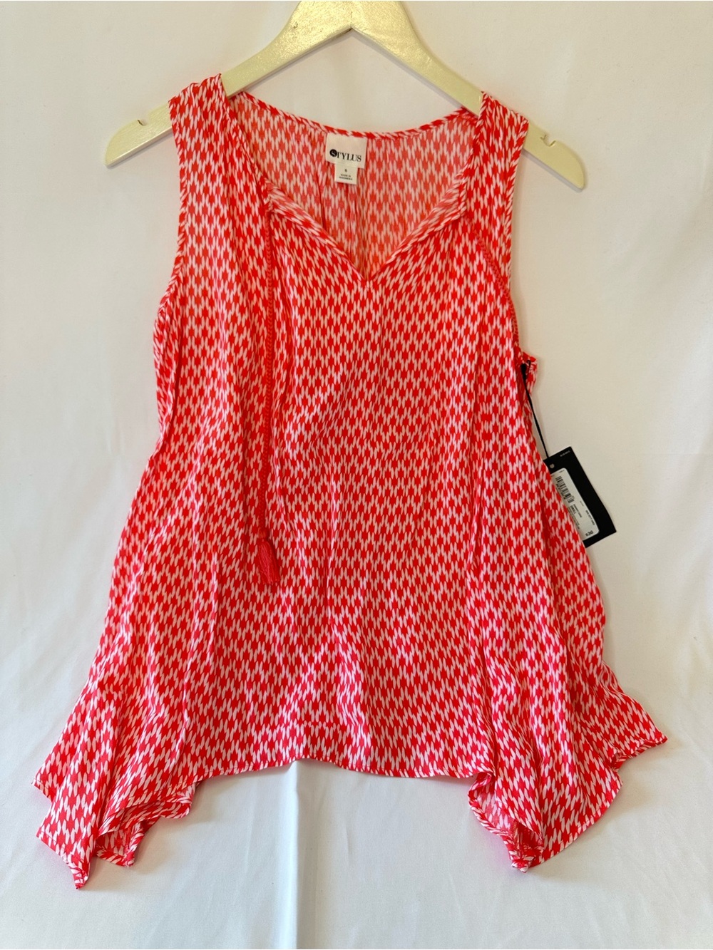 STYLUS Red and White Patterned Tie-Front Sleeveless Tank